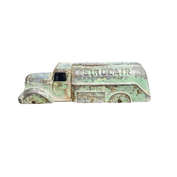 Vintage Tootsie Sinclair Green Oil Tanker Truck Diecast Toy Rubber Wheels - Picture 1 of 6